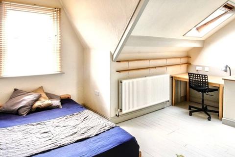 16 Pearson Terrace, Leeds, LS6 1HZ