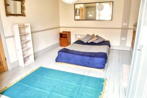 16 Pearson Terrace, Leeds, LS6 1HZ