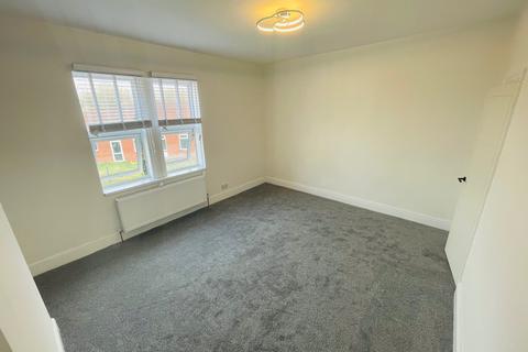 1 bedroom flat to rent, Top Floor Flat,  Austerfield Avenue, Doncaster