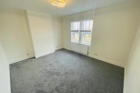 1 bedroom flat to rent, Top Floor Flat,  Austerfield Avenue, Doncaster