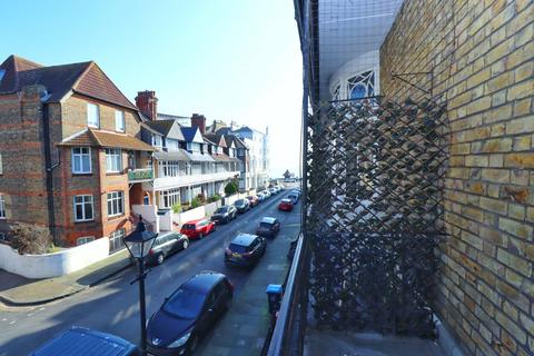 2 bedroom apartment to rent, Augusta Road, Ramsgate