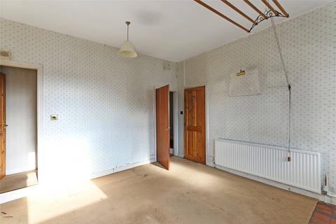 4 bedroom terraced house for sale, Batley Road, Wakefield, West Yorkshire, WF2