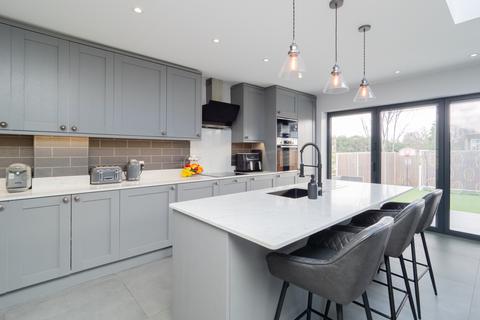 9 Inverness Road, Worcester Park, KT4 8PT