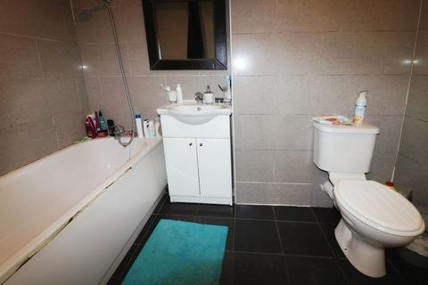 2 bedroom apartment for sale, High Road, Ilford IG1