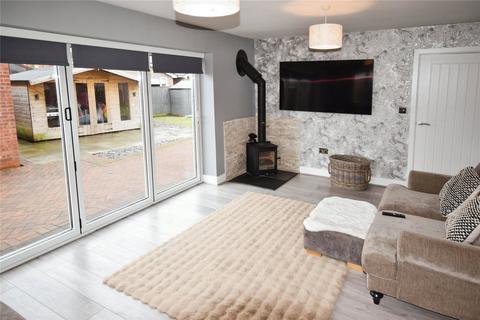3 bedroom semi-detached house for sale, Kenilworth Avenue, Nottinghamshire NG17