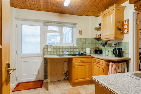 2 bedroom detached bungalow for sale, Barnfield, Crediton, EX17