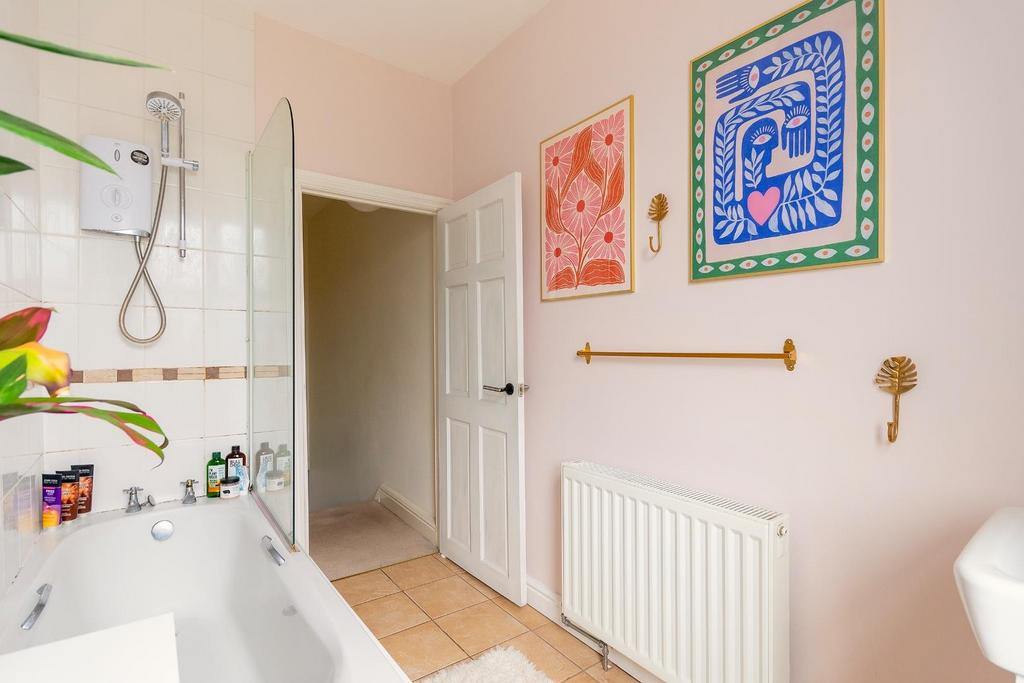 1 H5 RSA - Bathroom A.jpg
