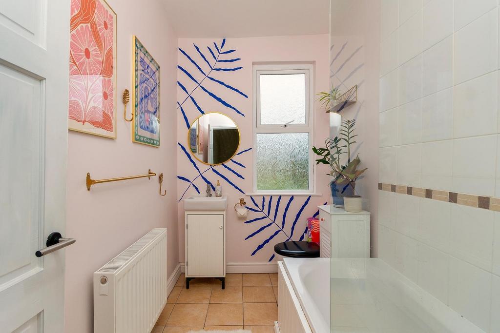 1 H5 RSA - Bathroom C.jpg