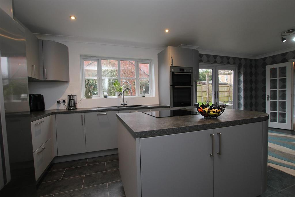 Kitchen2.JPG