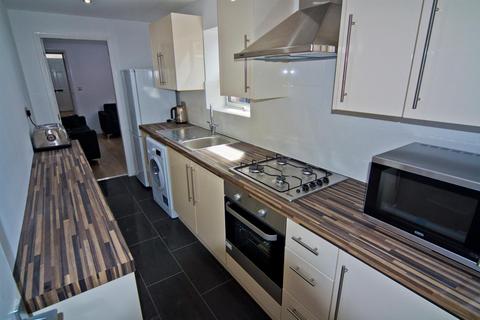 5 bedroom end of terrace house to rent, 5 Bedroom 2 Bathroom on Frederick Grove, Lenton, Nottingham, NG7 1SG