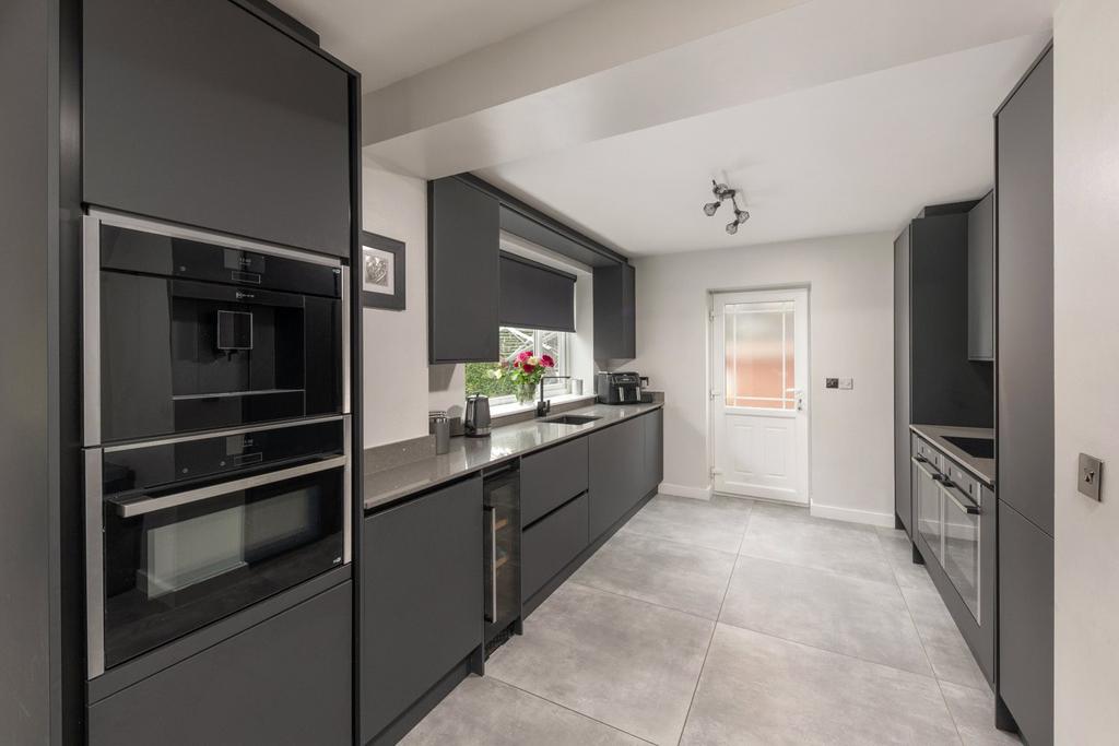 Kitchen Pic 1