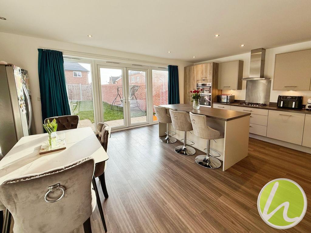 Kitchen/ Dining Room