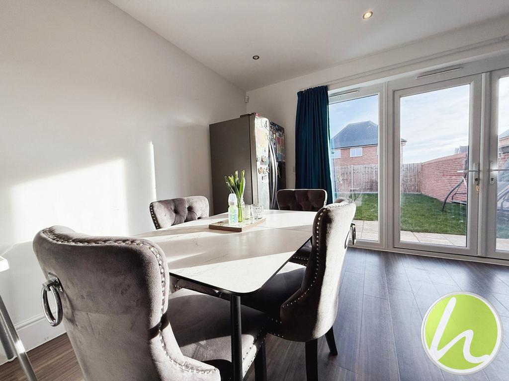 Kitchen/ Dining Room