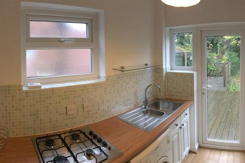 4 bedroom semi-detached house to rent, 4 Bedroom House on Lower Road, Beeston £100pppw excl bills
