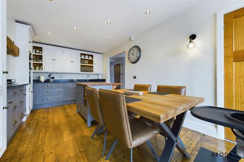 24 Holly Road, Uttoxeter, ST14 7NY