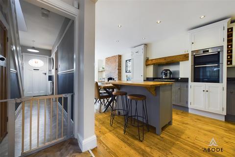 24 Holly Road, Uttoxeter, ST14 7NY