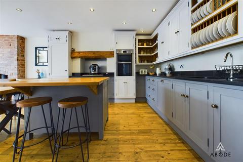 24 Holly Road, Uttoxeter, ST14 7NY