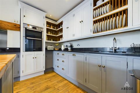 24 Holly Road, Uttoxeter, ST14 7NY