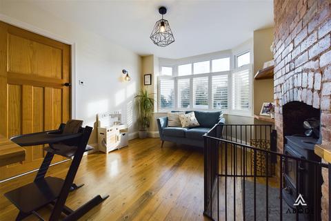 24 Holly Road, Uttoxeter, ST14 7NY