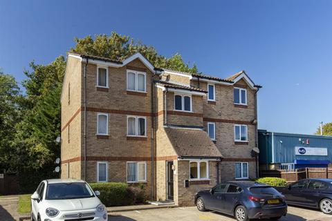 2 bedroom apartment to rent, Howard Close, Waltham Abbey