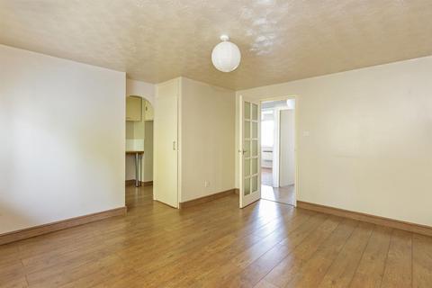 2 bedroom apartment to rent, Howard Close, Waltham Abbey