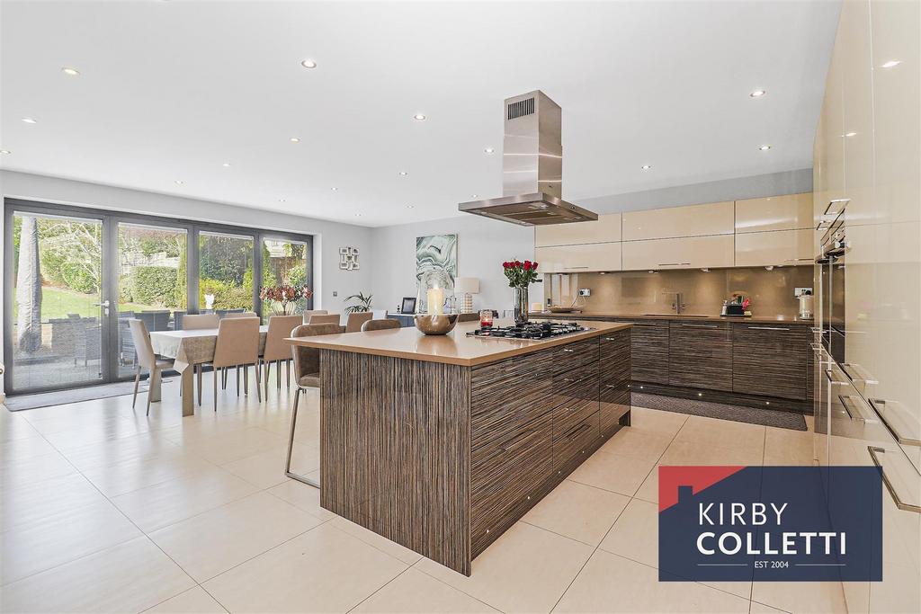 Kitchen/dining/family room