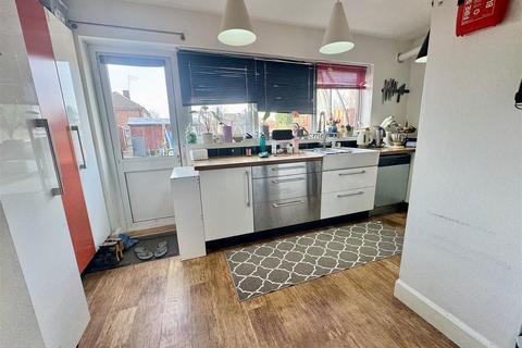 3 bedroom terraced house for sale, Neville Road, Luton, LU3 2JG