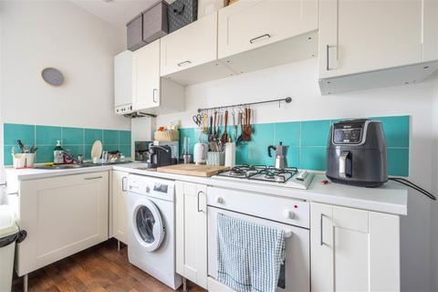 2 bedroom apartment for sale, BOSCOMBE ROAD, Southend-On-Sea