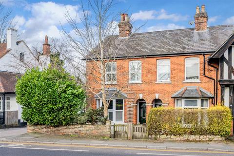 2 bedroom semi-detached house for sale, London Road North, Merstham RH1