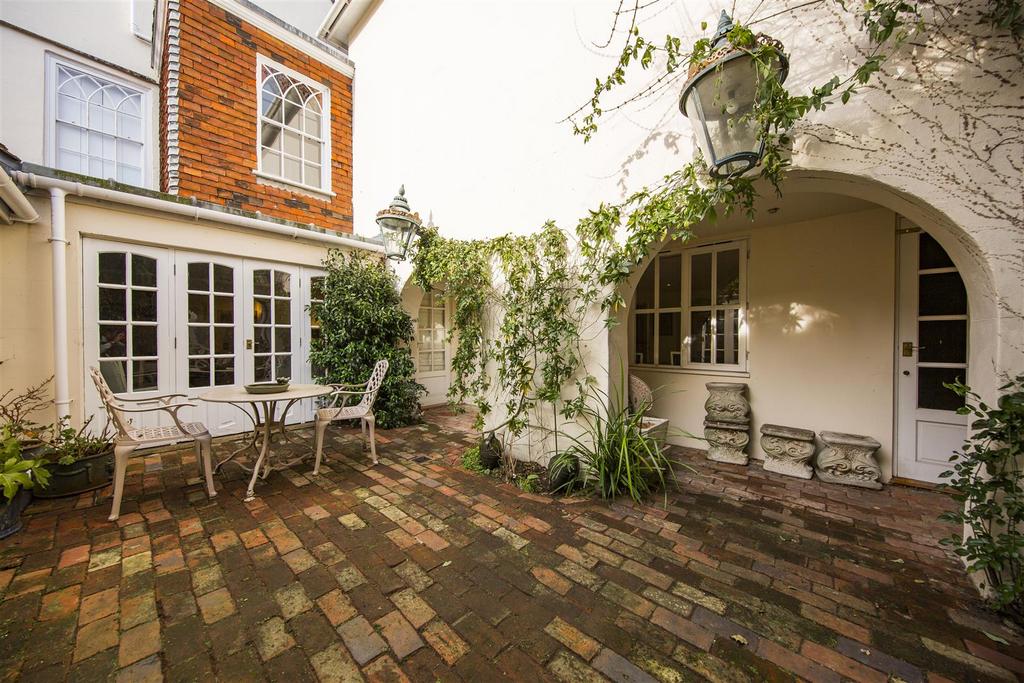 Courtyard Garden