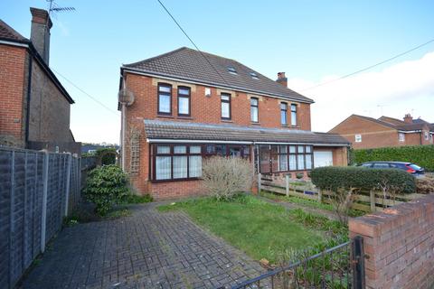 Clarendon Road, Broadstone BH18