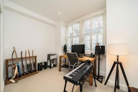 2 bedroom flat to rent, Rowallan Road, London SW6