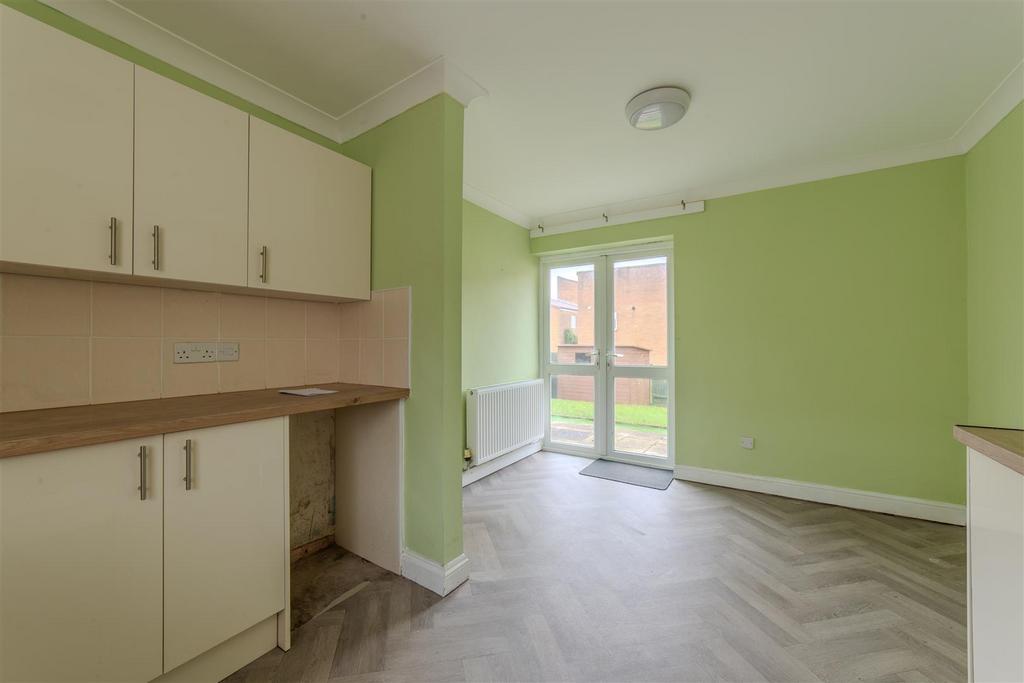 182 Charlton Greenmeadow-10.jpg