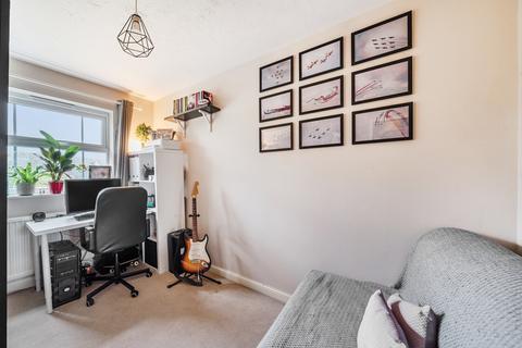 74 Badger Close, Guildford, GU2 9WA