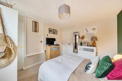 74 Badger Close, Guildford, GU2 9WA