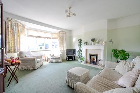 2 bedroom maisonette for sale, The Spinney, Cheam SM3