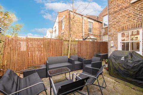 3 bedroom terraced house for sale, Amott Road, London, SE15