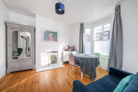 3 bedroom house for sale - View 2