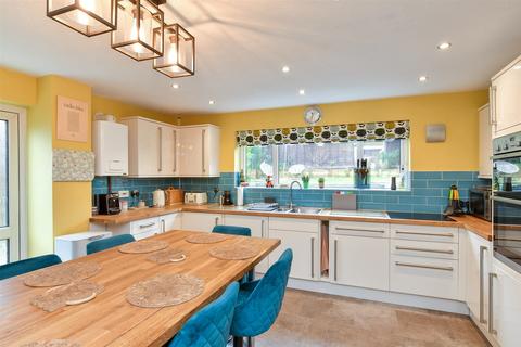 4 bedroom detached house for sale, Hunters Way, Uckfield, East Sussex