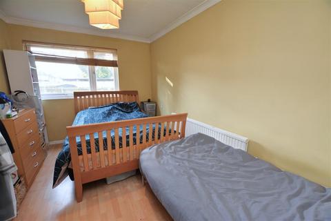 1 bedroom flat for sale, Sheldrick Close, Colliers Wood SW19