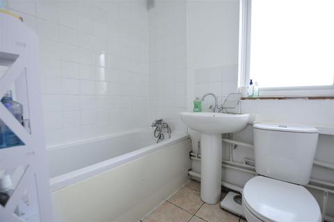 1 bedroom flat for sale, Sheldrick Close, Colliers Wood SW19