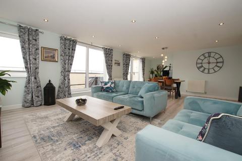 3 bedroom penthouse for sale, G/bridge Avenue, Eastbourne BN22