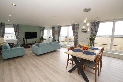 3 bedroom penthouse for sale, G/bridge Avenue, Eastbourne BN22