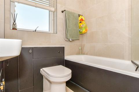 4 Alen Square, Staplehurst, Tonbridge, TN12 0SB