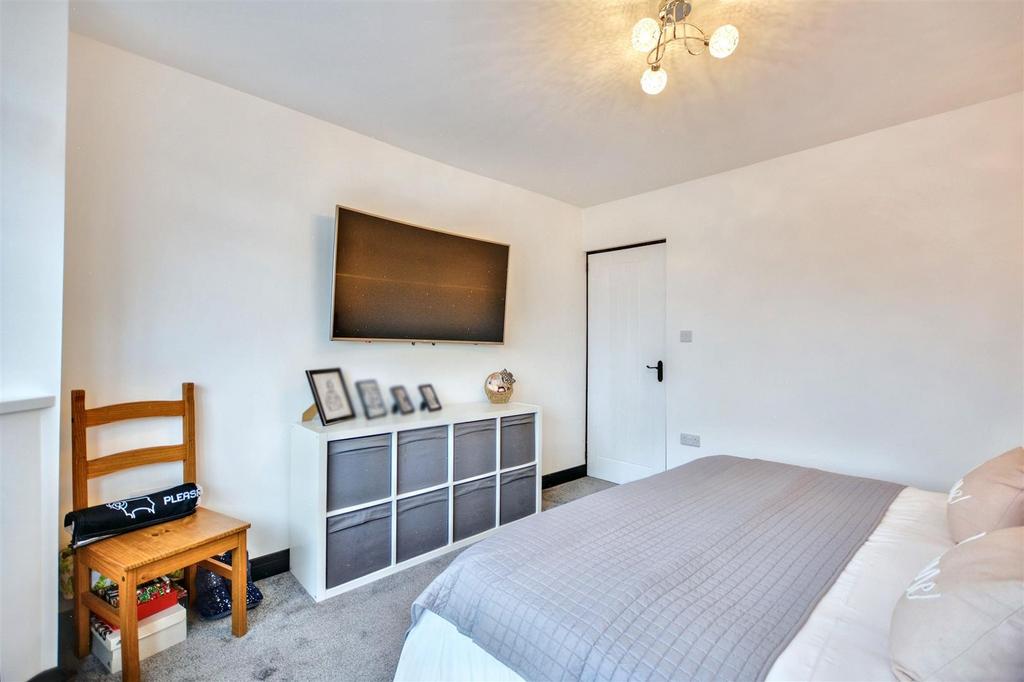 Bedroom 1 2.jpeg