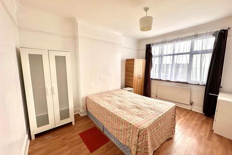 4 bedroom detached house to rent, Lordship Lane, London N17