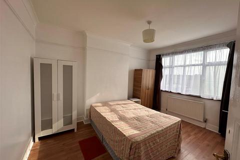 4 bedroom detached house to rent, Lordship Lane, London N17