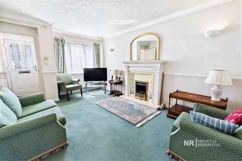14 Arnold Drive, Chessington, KT9 2GD