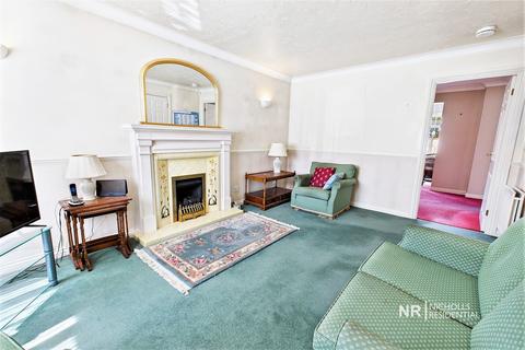 14 Arnold Drive, Chessington, KT9 2GD