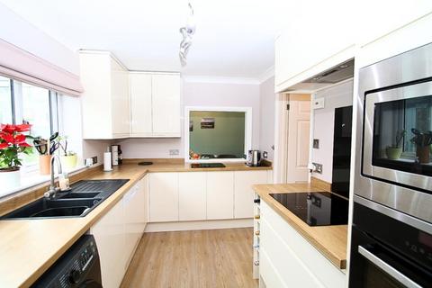 4 bedroom detached house for sale, Knaphill